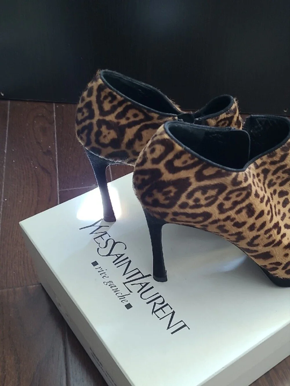 Yves Saint Laurent chic ysl